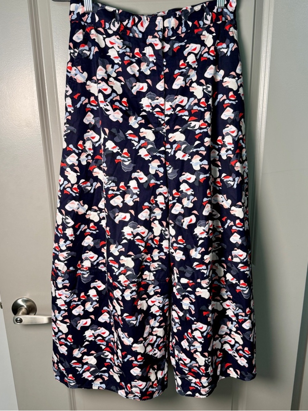 COS Curved Wide-Leg Cropped Trousers — Navy Abstract Floral Print | Size S / W28